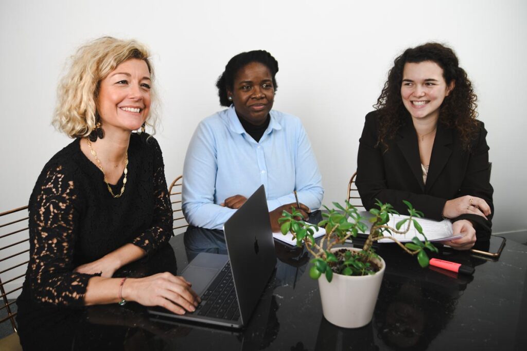 photo de groupe avec le personnel de l'entreprise